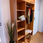 Meridiem Haven With Ac, Netflix And Parking Apartman
